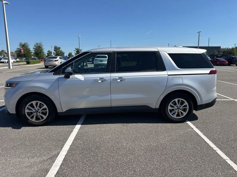 Used 2023 Kia Carnival LX FWD image 11