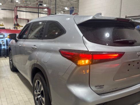 Certified 2021 Toyota Highlander XLE image 43