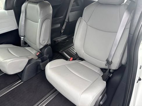 Used 2025 Toyota Sienna XLE FWD image 20