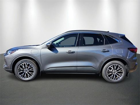 Used 2023 Ford Escape SE image 2