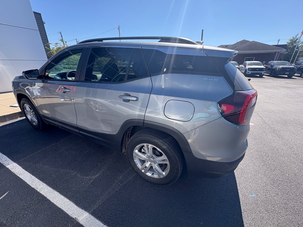 Used 2024 GMC Terrain SLE w/ Driver Convenience Package AWD/4WD image 2