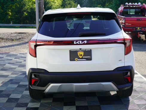 Used 2024 Kia Seltos LX AWD/4WD image 16