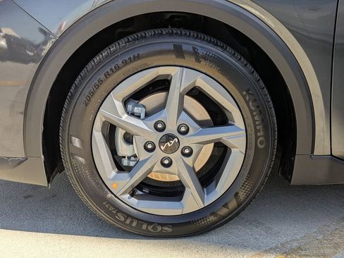 Used 2025 Kia K4 LXS image 31