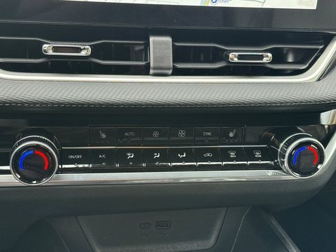 New 2026 Chevrolet Equinox LT w/ Convenience Package II image 19