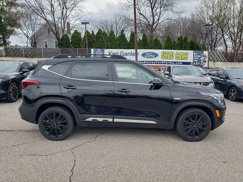 Used 2022 Kia Seltos Nightfall Edition image 3