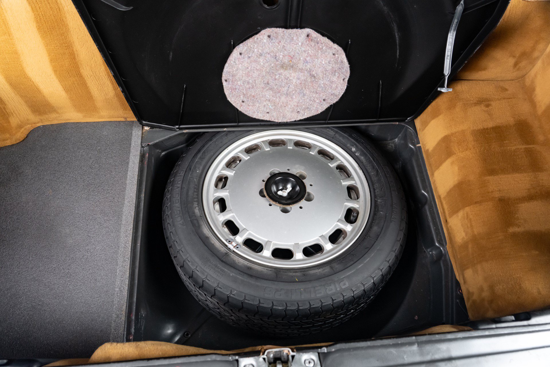 Used 1987 Mercedes-Benz 560 SL image 43