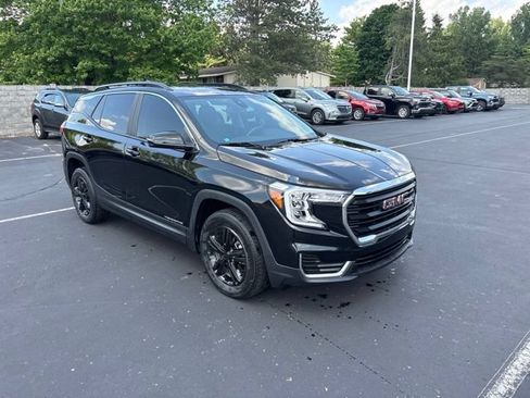 Used 2023 GMC Terrain SLE w/ Driver Convenience Package AWD/4WD image 4