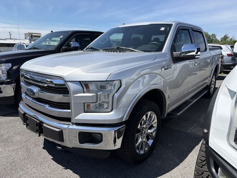 Used 2016 Ford F150 Lariat w/ Equipment Group 502A Luxury AWD/4WD image 4