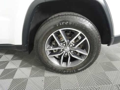 Used 2018 Jeep Grand Cherokee Limited image 18