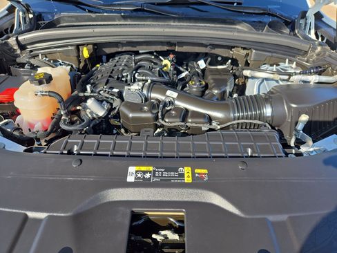 Used 2025 Jeep Grand Cherokee L Altitude RWD image 34