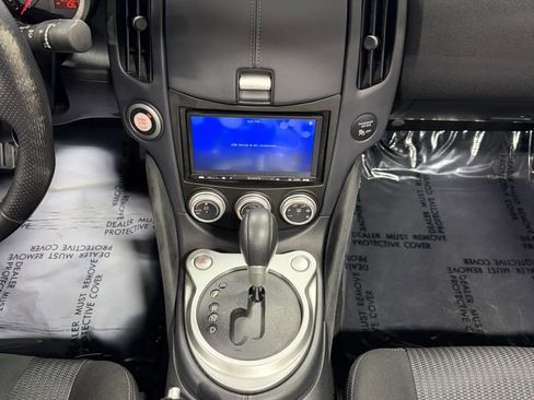 Used 2016 Nissan 370Z Roadster RWD image 3