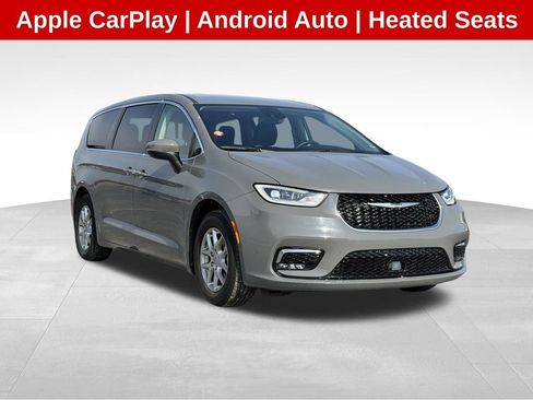 Used 2023 Chrysler Pacifica Touring-L image 1
