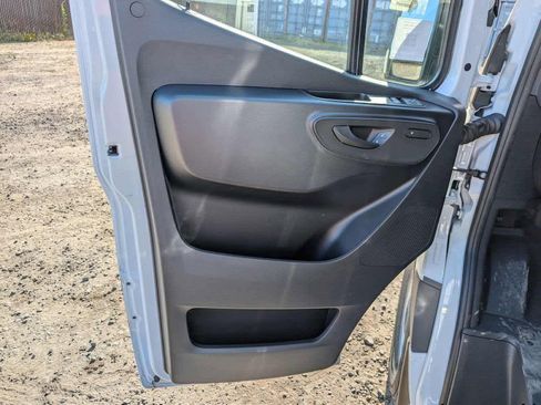 Used 2025 Mercedes-Benz Sprinter 2500 image 22