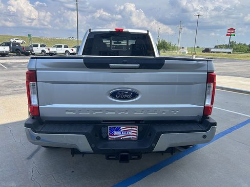 Used 2018 Ford F350 Lariat w/ Lariat Value Package AWD/4WD image 4