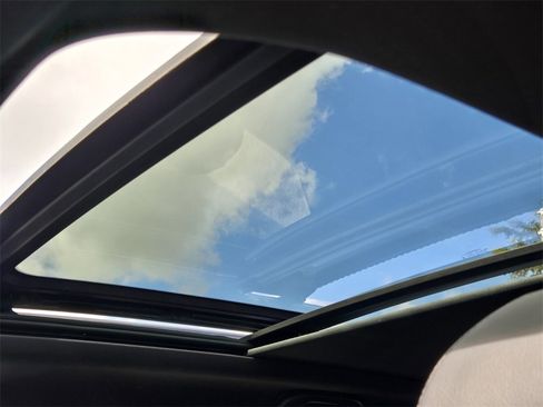 Certified 2024 Jeep Compass Limited w/ Sun and Sound Group image 17