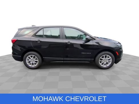 Used 2023 Chevrolet Equinox LS AWD/4WD image 9