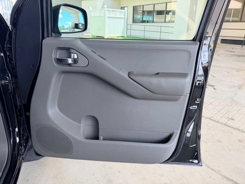 Used 2012 Nissan Frontier SV w/ SV Premium Utility Pkg AWD/4WD image 34