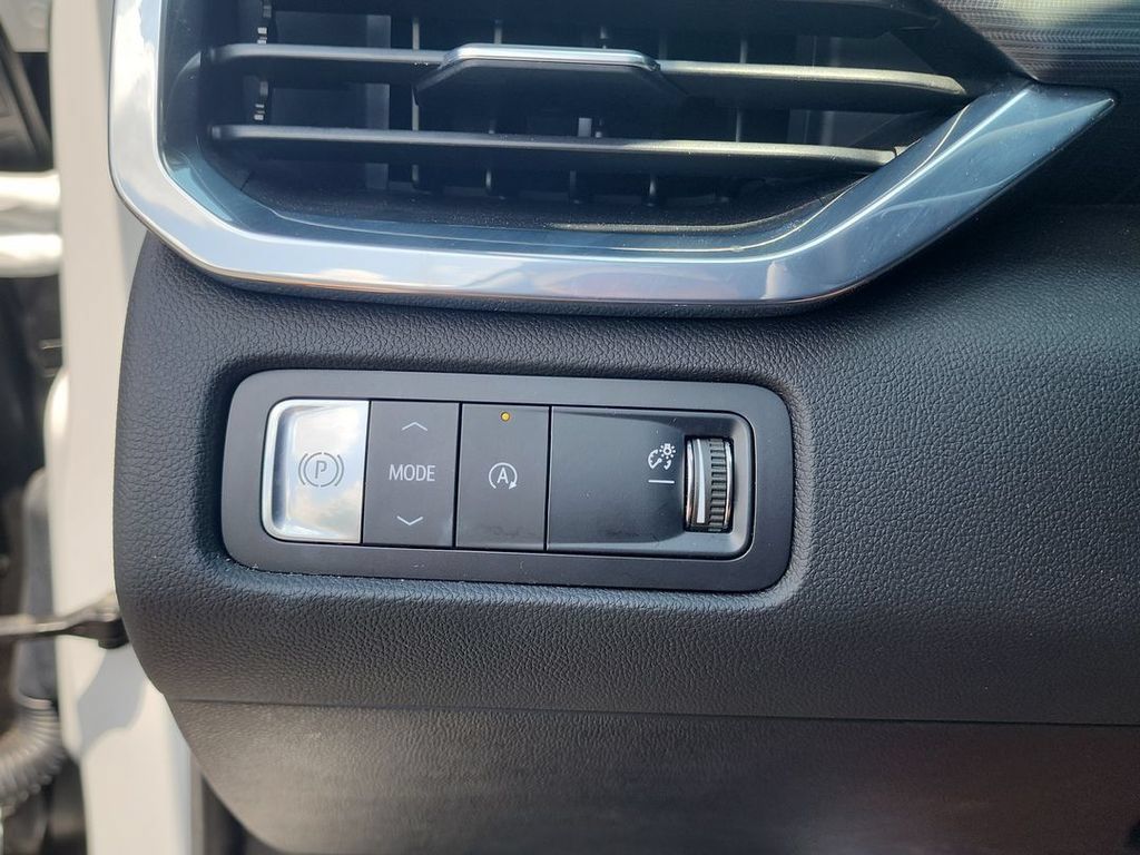 Certified 2025 GMC Acadia Elevation FWD image 18