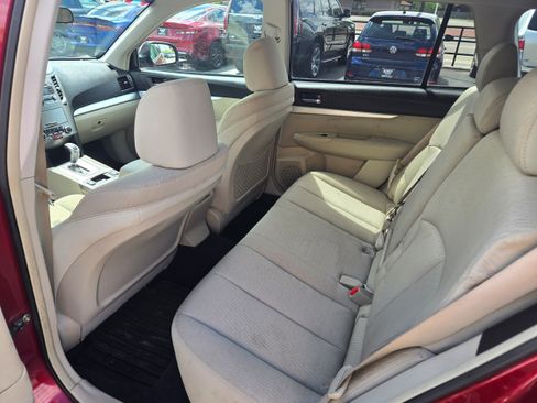 Used 2011 Subaru Outback 2.5i Premium w/ All-Weather Pkg AWD/4WD image 8