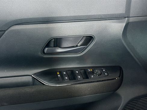 Used 2025 Nissan Kicks S image 15