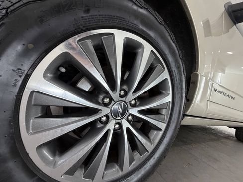 Used 2017 Lincoln Navigator L Select AWD/4WD image 39