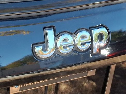 Used 2018 Jeep Compass Sport image 31