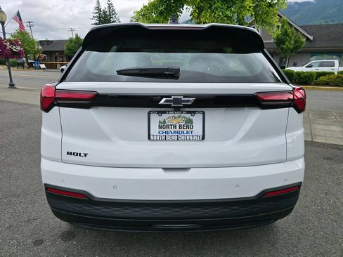 New 2027 Chevrolet Bolt LT w/ Comfort Package FWD image 6