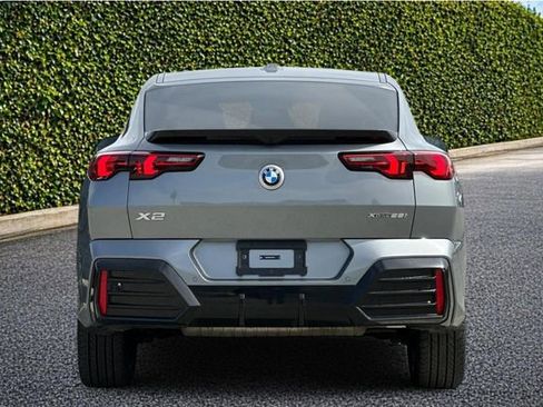 Used 2025 BMW X2 xDrive28i w/ M Sport Package AWD/4WD image 5