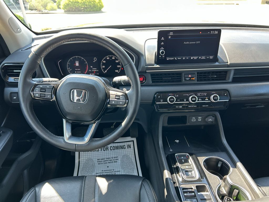 Used 2025 Honda Pilot Touring image 14