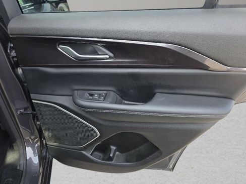 Used 2022 Jeep Grand Cherokee Altitude image 31