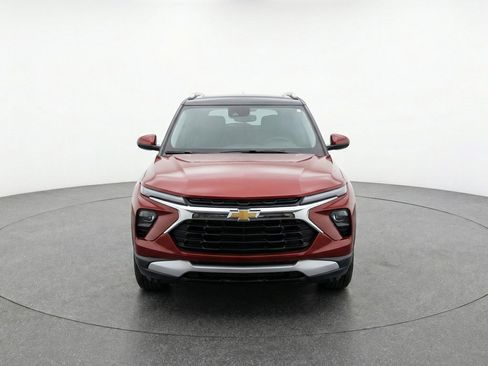 Used 2025 Chevrolet TrailBlazer LT w/ Driver Confidence Package AWD/4WD image 2
