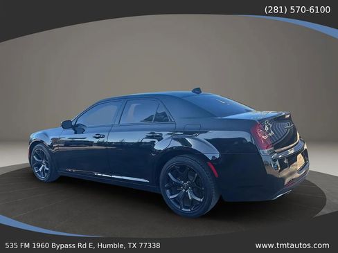 Used 2021 Chrysler 300 Touring w/ Sport Appearance Package RWD image 3