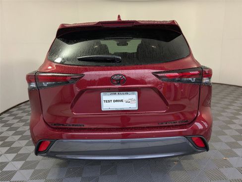 New 2026 Toyota Highlander Limited image 6