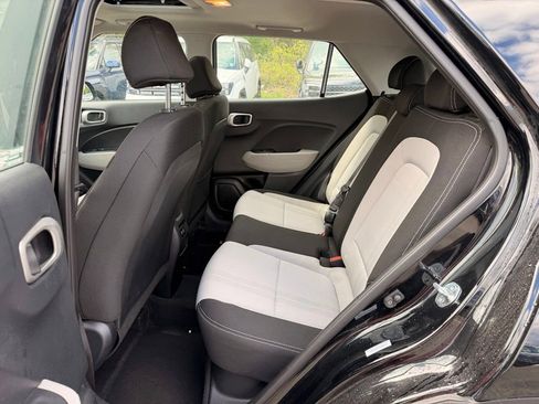 Used 2025 Hyundai Venue SEL FWD image 27