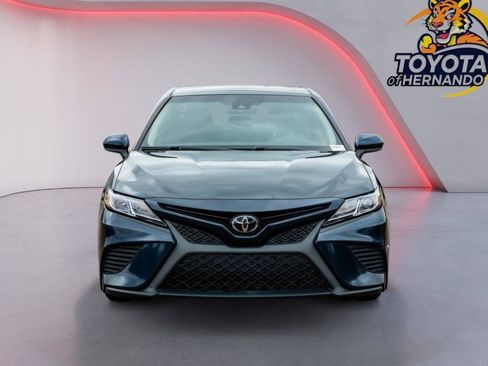 Used 2020 Toyota Camry SE image 2