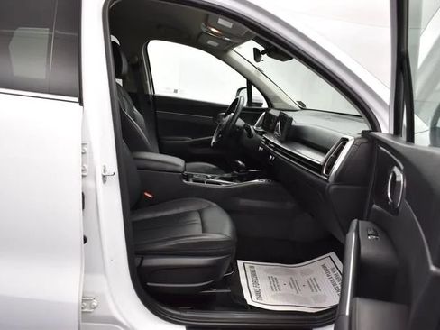 Used 2024 Kia Sorento S FWD image 17