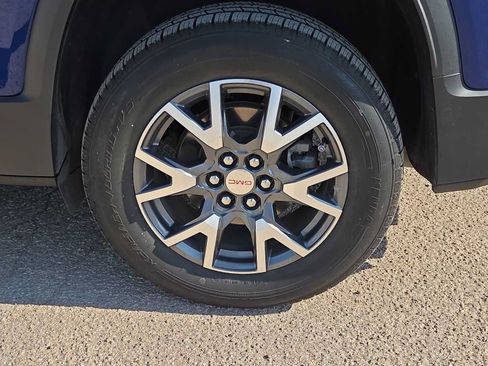 Used 2023 GMC Acadia SLT AWD/4WD image 12