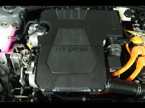 Used 2025 Hyundai Elantra Limited FWD image 21