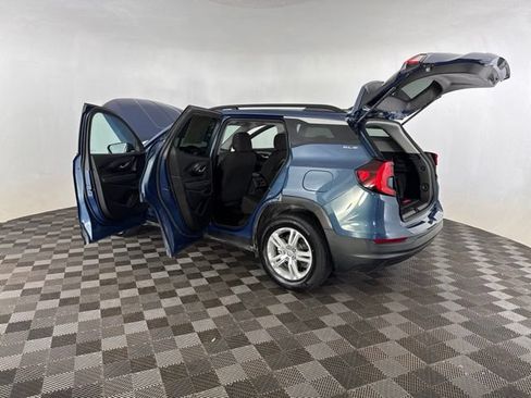 Used 2024 GMC Terrain SLE w/ Driver Convenience Package FWD image 16