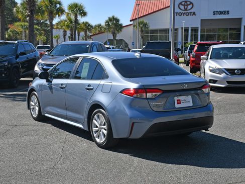Used 2024 Toyota Corolla LE w/ LE Convenience Package image 3