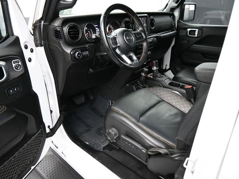 Used 2022 Jeep Wrangler Unlimited Sahara AWD/4WD image 2