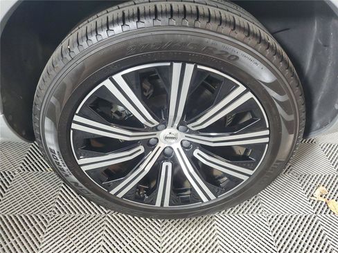 Certified 2025 Volvo XC90 B6 Plus w/ Protection Package Premier AWD/4WD image 11