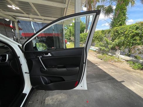 Used 2020 Kia Sportage LX AWD/4WD image 3