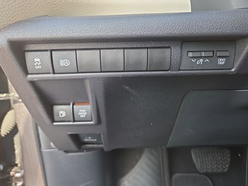 Certified 2024 Toyota Sienna XLE image 27