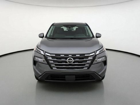 Used 2025 Nissan Rogue SV image 2