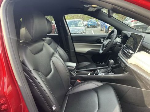 Used 2025 Jeep Compass Limited AWD/4WD image 28