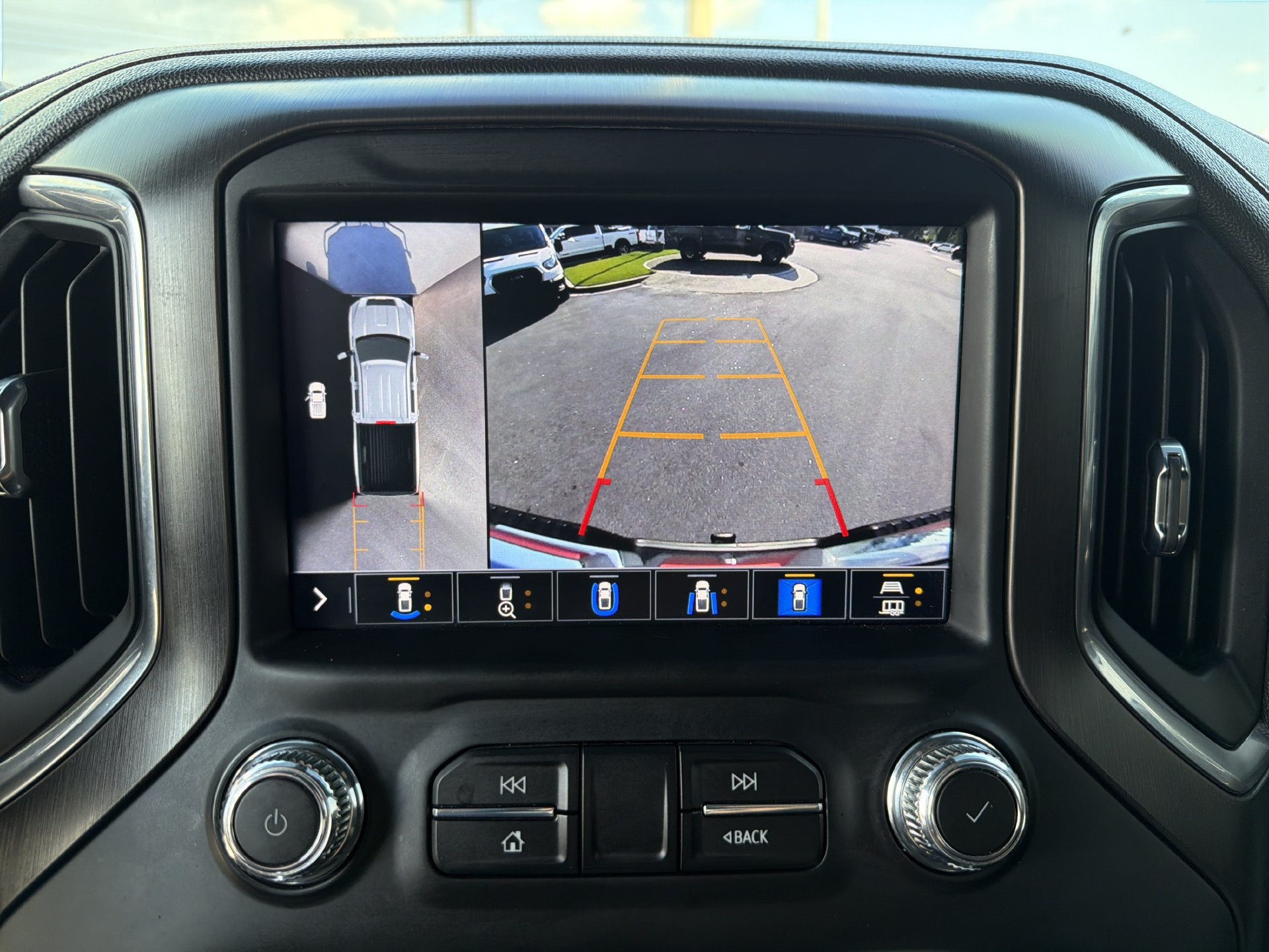 Used 2022 GMC Sierra 2500 AT4 w/ AT4 Premium Plus Package AWD/4WD image 6