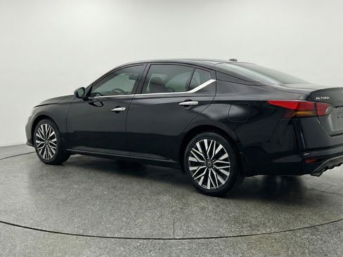 Used 2025 Nissan Altima 2.5 SV image 6