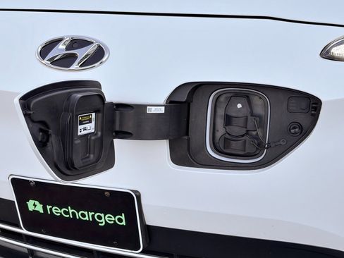 Used 2023 Hyundai Kona SE w/ Cargo Package image 5