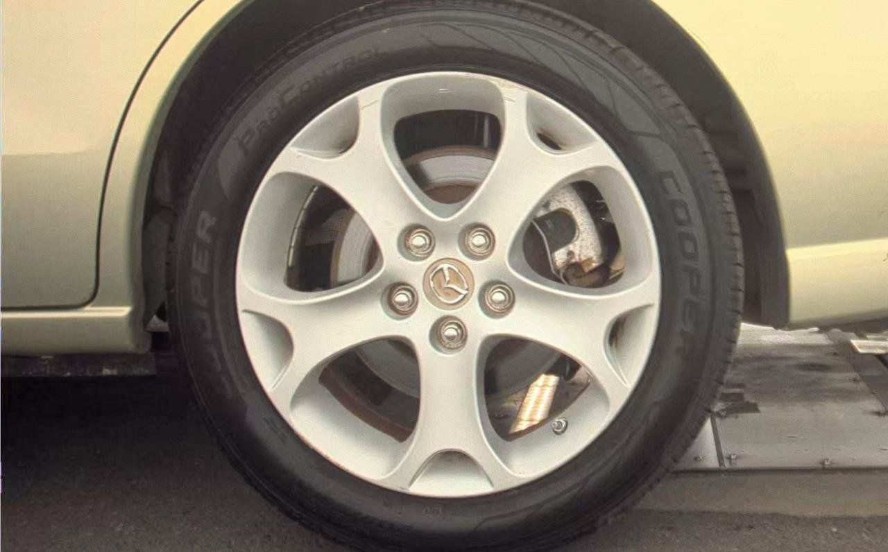 Used 2008 MAZDA MAZDA5 Sport FWD image 12